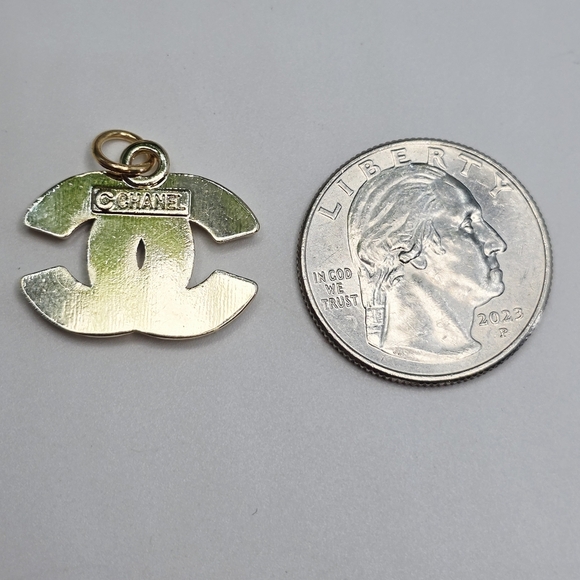 Chanel Gold and Black Pendant - Picture 4 of 4